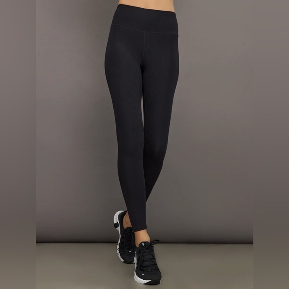 Carbon38 High-Waisted Black Ribbed Leggings. Size XS - Picture 2 of 6